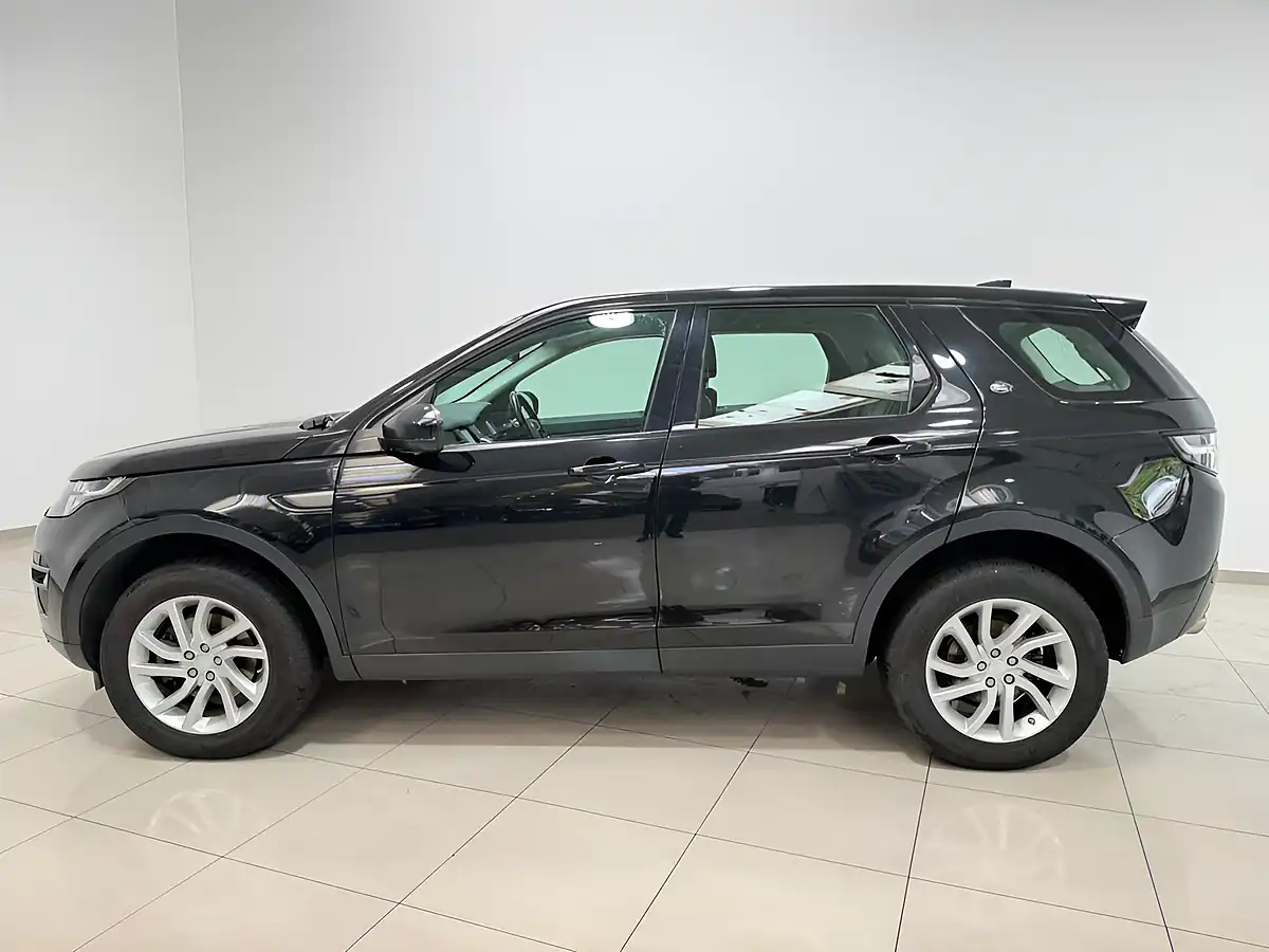 Used 2019 Land Rover Discovery Sport Se Tech Santorini Black - Interior and Exterior details 5