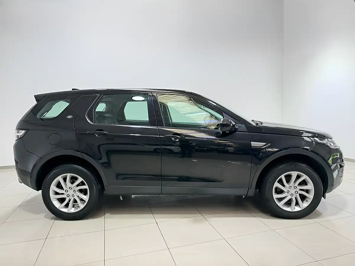 Used 2019 Land Rover Discovery Sport Se Tech Santorini Black - Interior and Exterior details 9