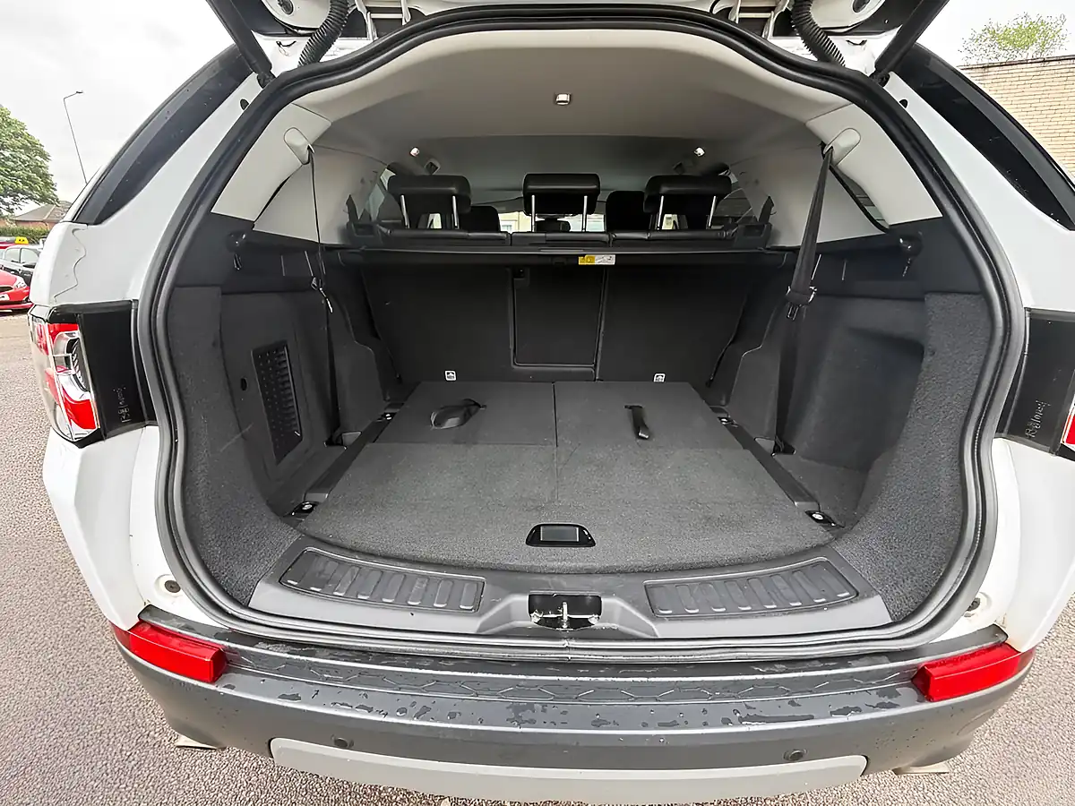 Used 2019 Land Rover Discovery Sport Se Tech White - Interior and Exterior details 12