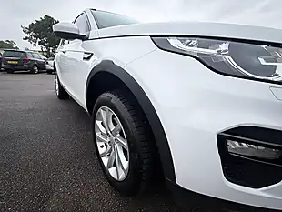 Used 2019 Land Rover Discovery Sport Se Tech White - Interior and Exterior details 19