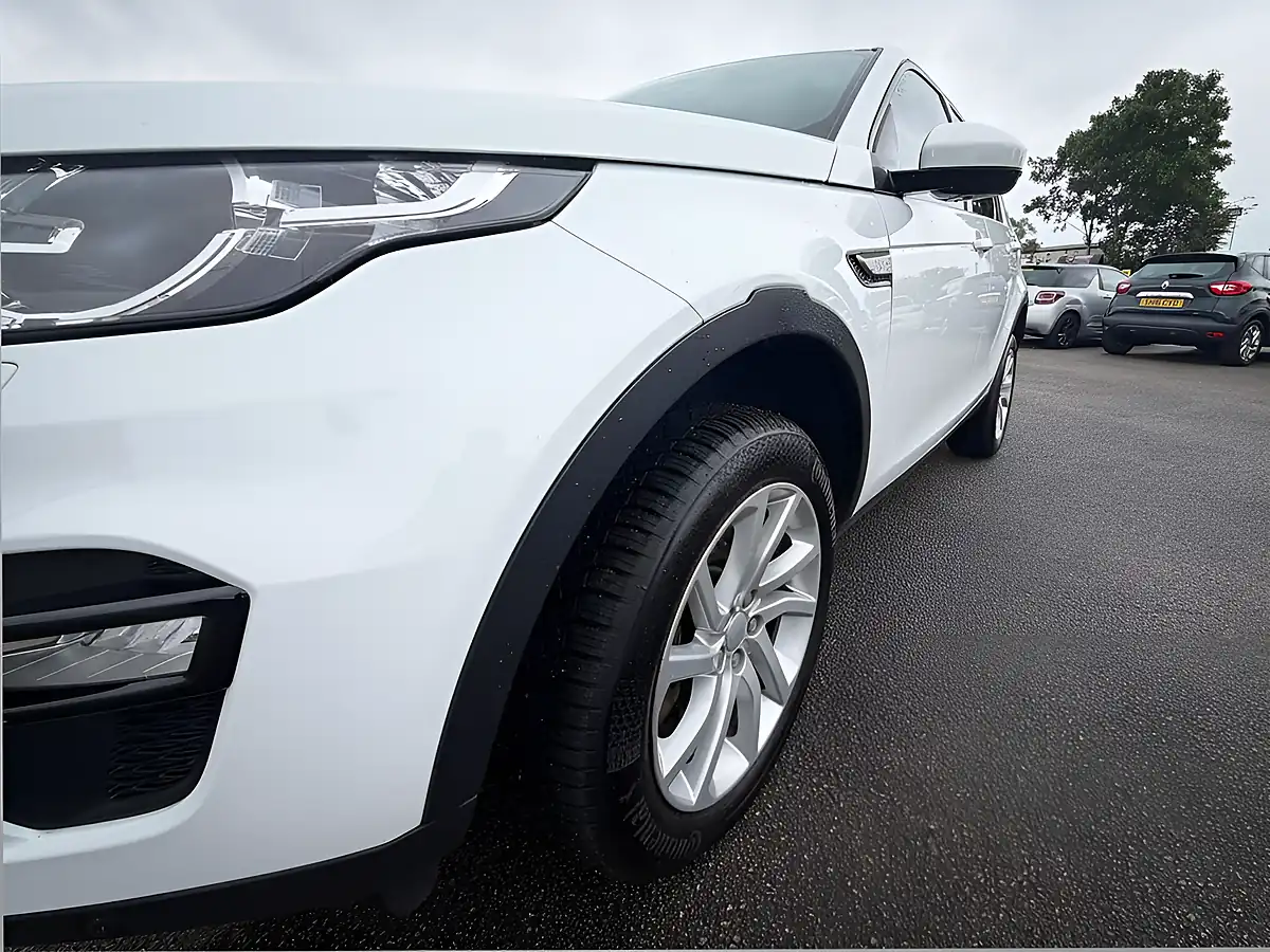 Used 2019 Land Rover Discovery Sport Se Tech White - Interior and Exterior details 20