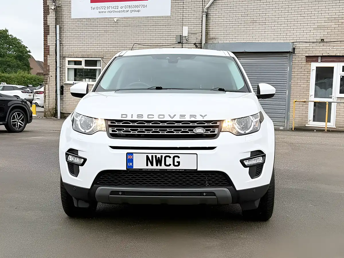 Used 2019 Land Rover Discovery Sport Se Tech White - Interior and Exterior details 3