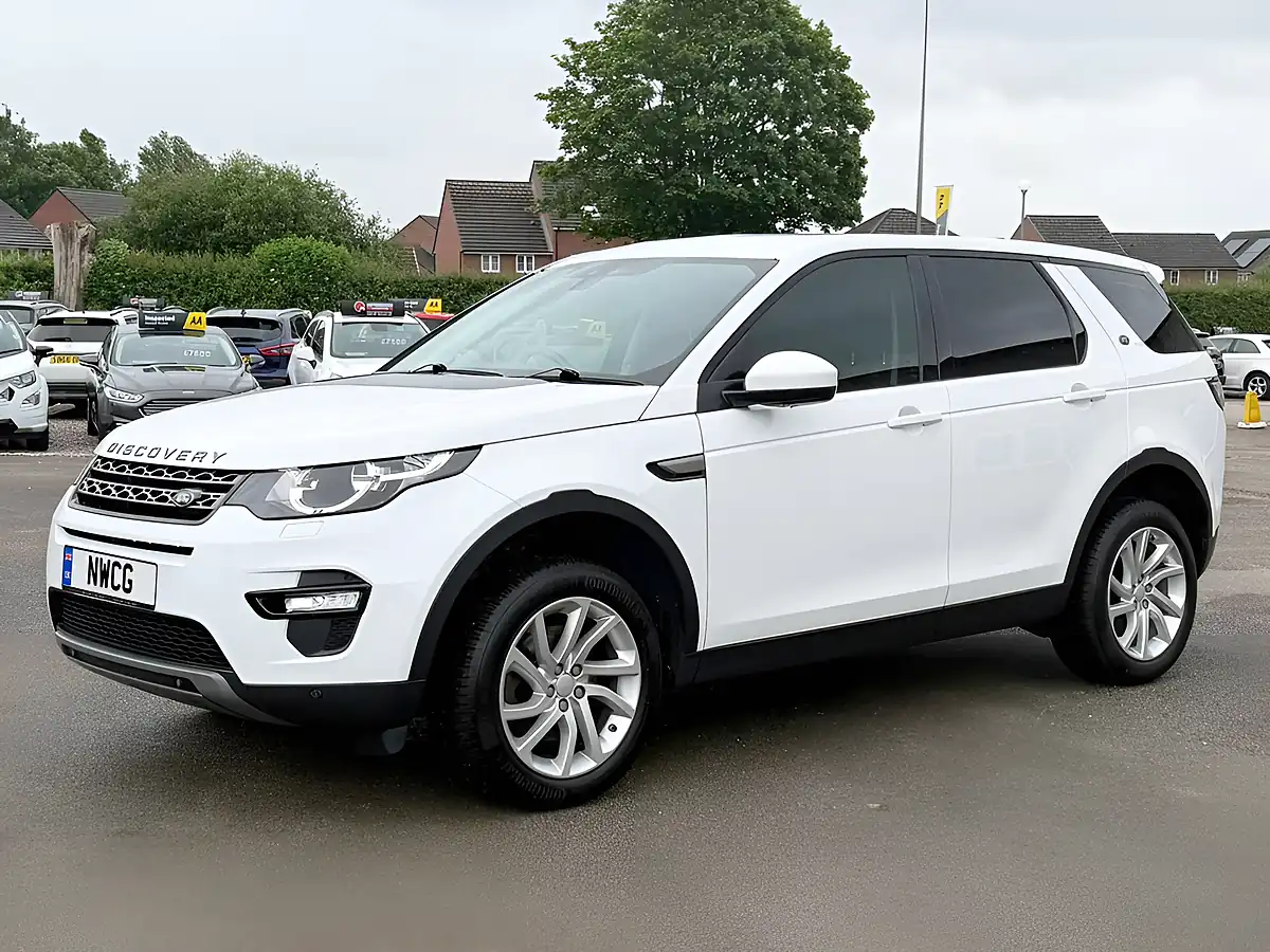 Used 2019 Land Rover Discovery Sport Se Tech White - Interior and Exterior details 5