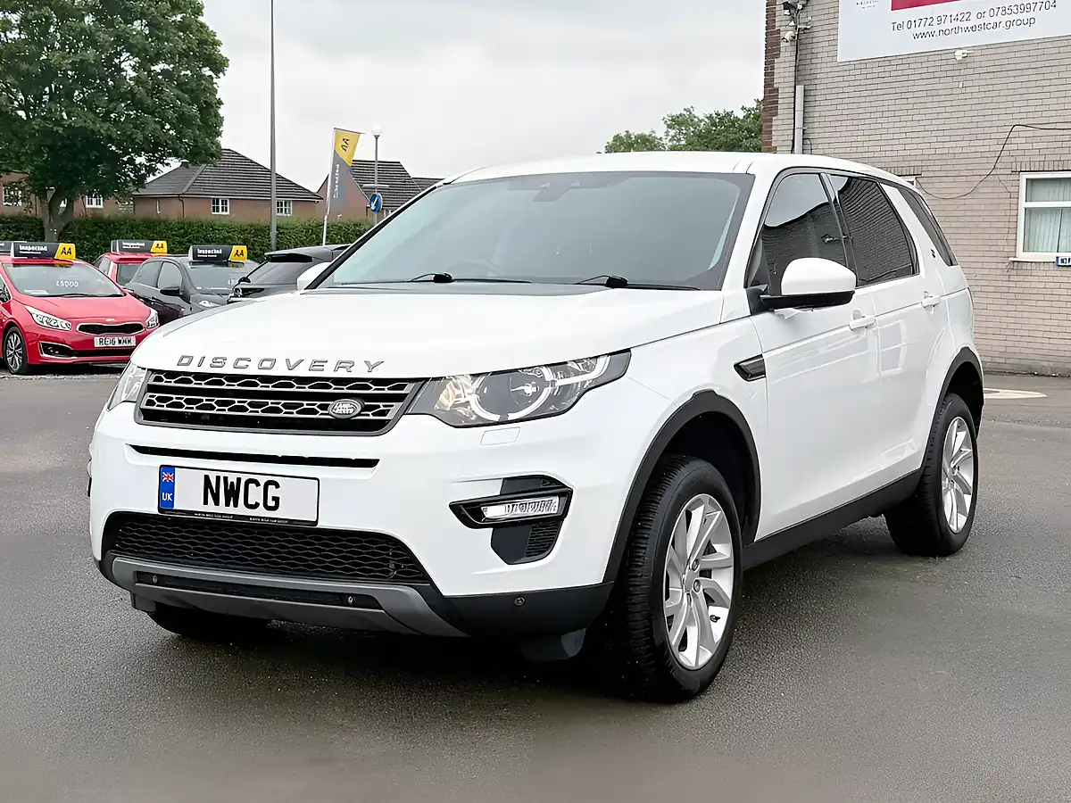 Used 2019 Land Rover Discovery Sport Se Tech White - Interior and Exterior details 6