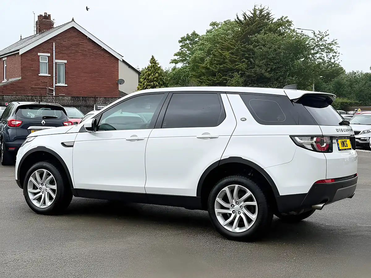 Used 2019 Land Rover Discovery Sport Se Tech White - Interior and Exterior details 7