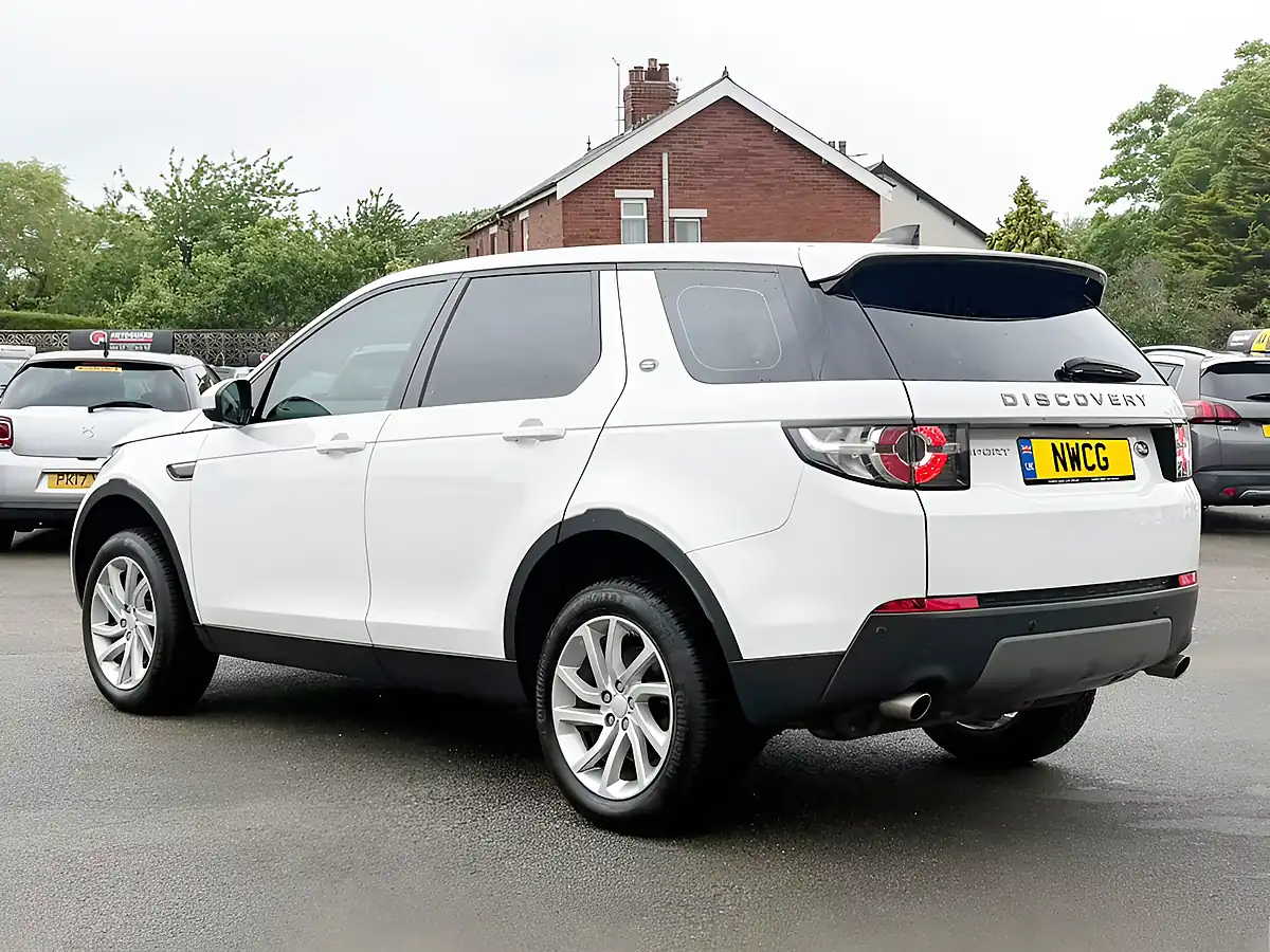 Used 2019 Land Rover Discovery Sport Se Tech White - Interior and Exterior details 8