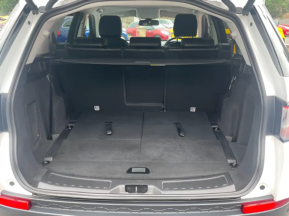 Used 2019 Land Rover Discovery Sport Se Tech White - Interior and Exterior details 14