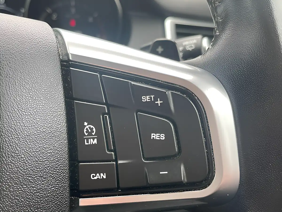 Used 2019 Land Rover Discovery Sport Se Tech White - Interior and Exterior details 20