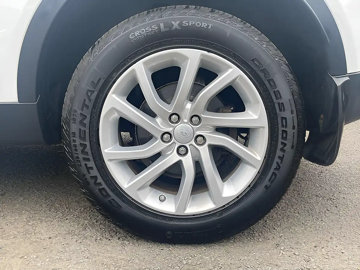 Used 2019 Land Rover Discovery Sport Se Tech White - Interior and Exterior details 5
