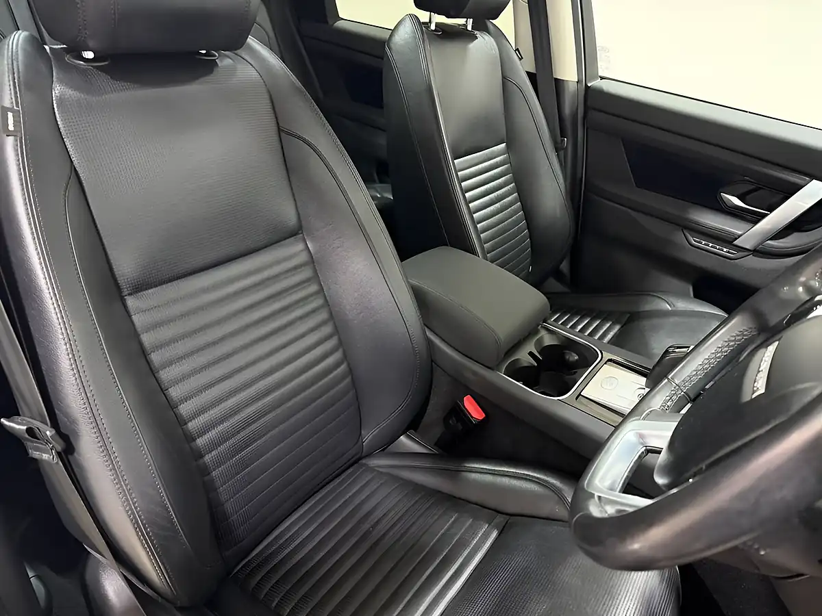 Used 2019 Land Rover Discovery Sport Se White - Interior and Exterior details 10