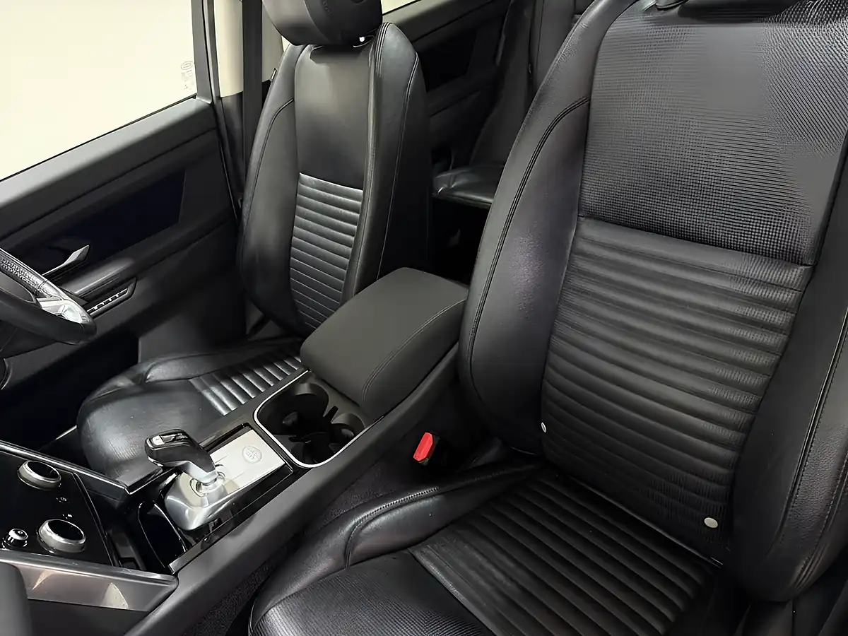 Used 2019 Land Rover Discovery Sport Se White - Interior and Exterior details 11
