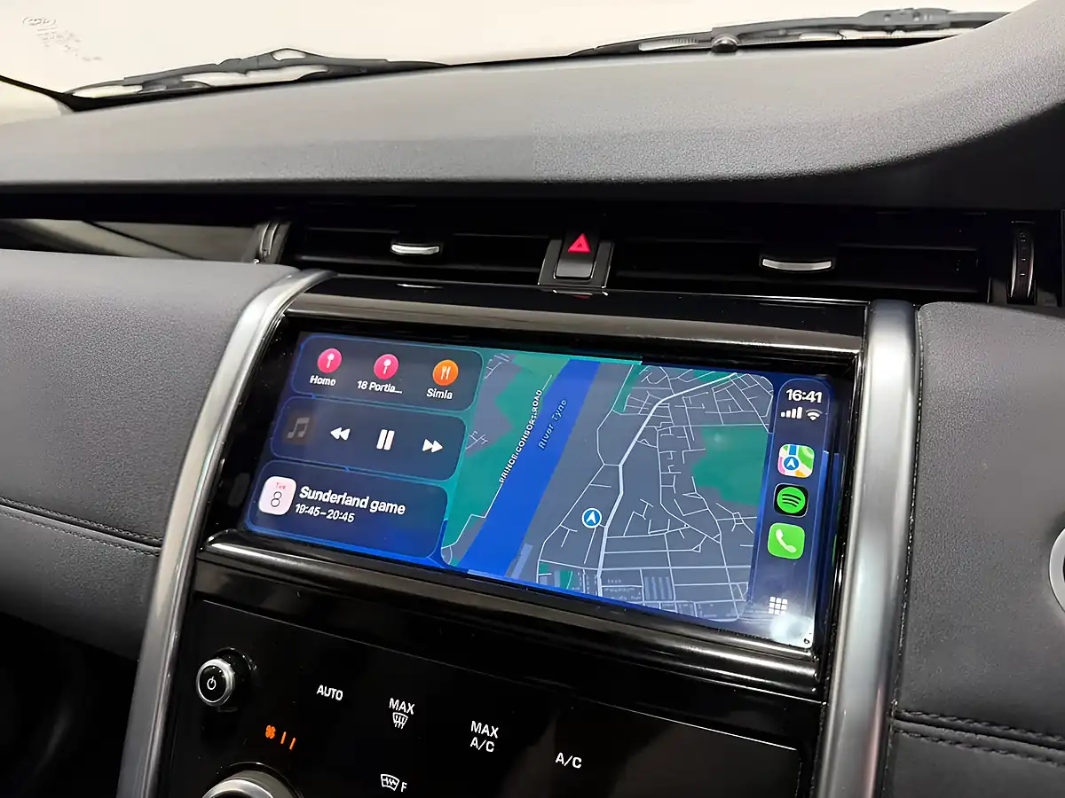 Used 2019 Land Rover Discovery Sport Se White - Interior and Exterior details 15