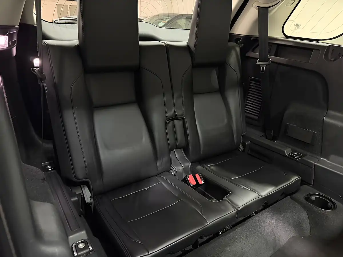 Used 2019 Land Rover Discovery Sport Se White - Interior and Exterior details 19