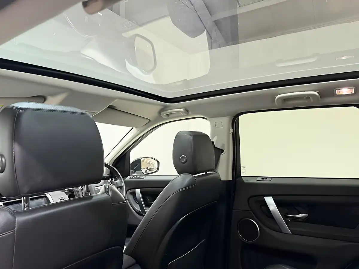 Used 2019 Land Rover Discovery Sport Se White - Interior and Exterior details 5