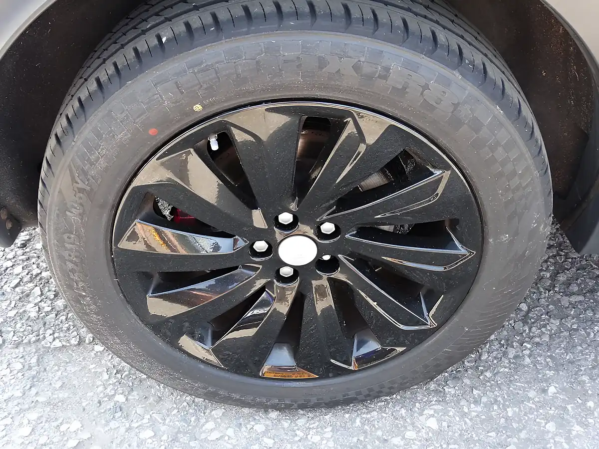 Used 2019 Land Rover Discovery Sport Se White - Interior and Exterior details 13