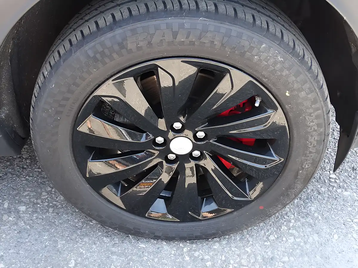 Used 2019 Land Rover Discovery Sport Se White - Interior and Exterior details 14