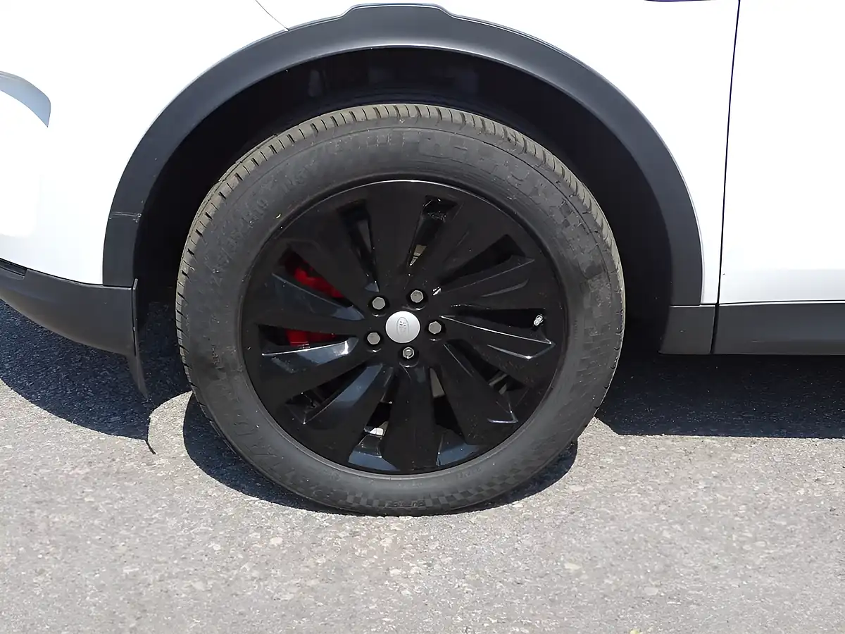 Used 2019 Land Rover Discovery Sport Se White - Interior and Exterior details 15