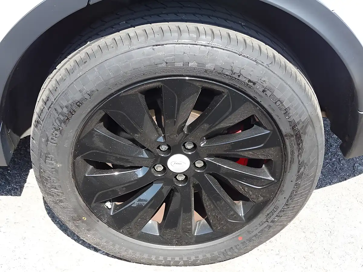 Used 2019 Land Rover Discovery Sport Se White - Interior and Exterior details 16