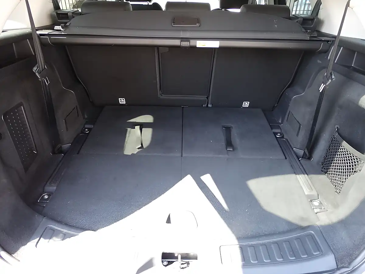 Used 2019 Land Rover Discovery Sport Se White - Interior and Exterior details 17