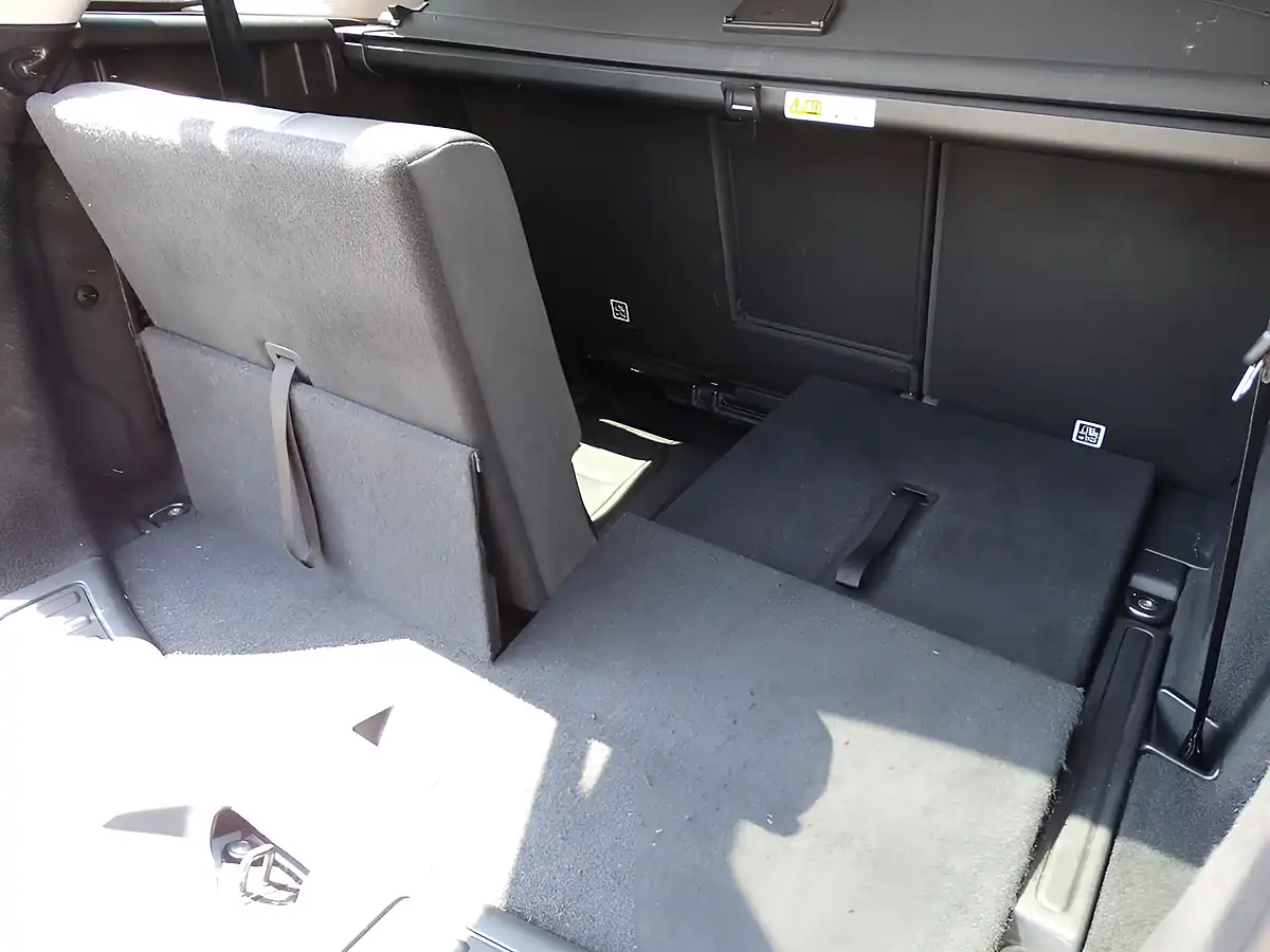 Used 2019 Land Rover Discovery Sport Se White - Interior and Exterior details 19