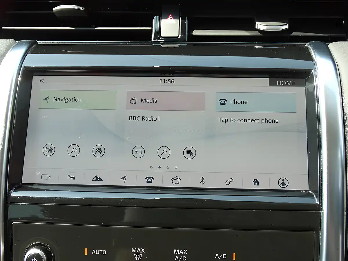 Used 2019 Land Rover Discovery Sport Se White - Interior and Exterior details 6