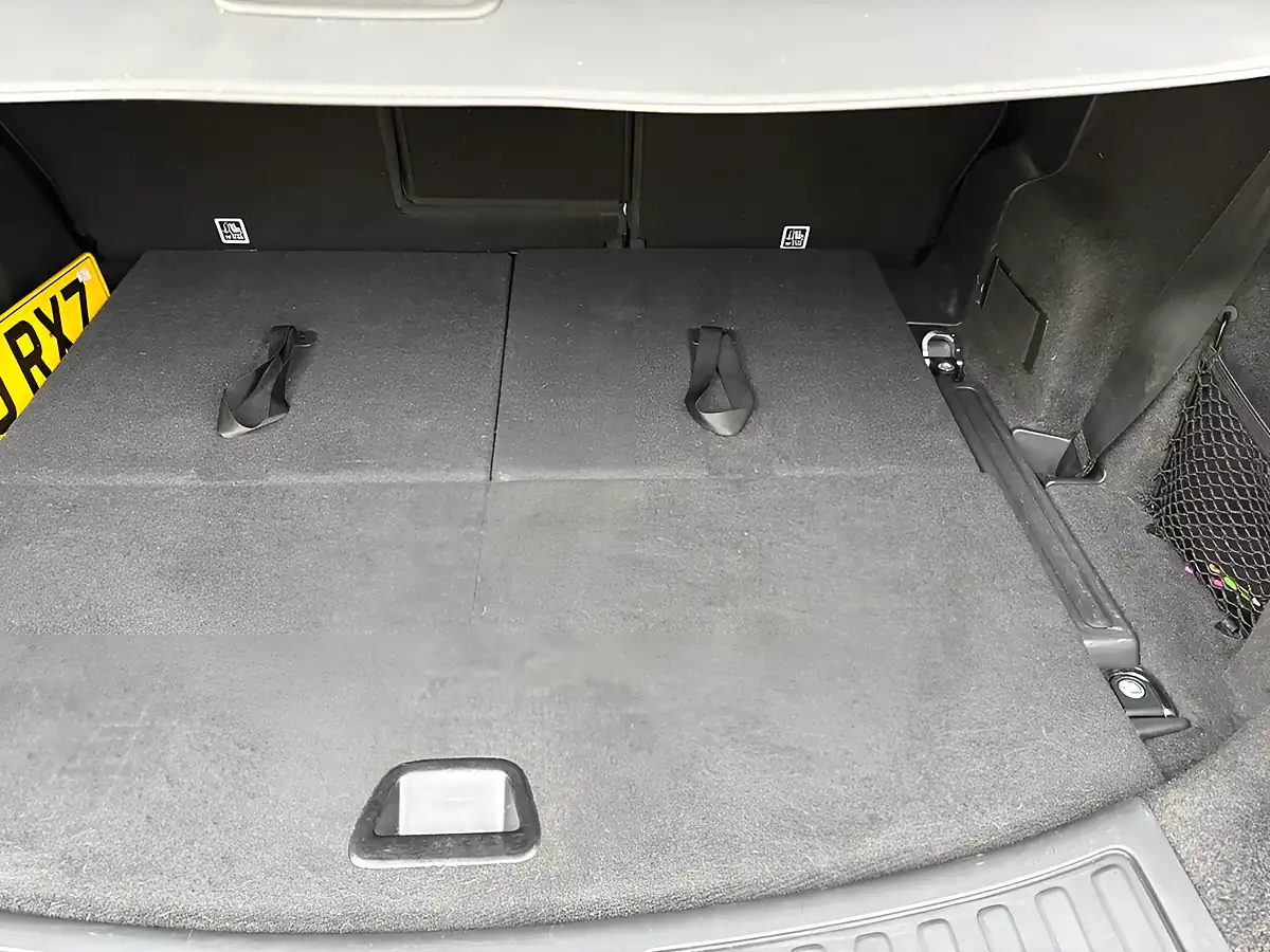 Used 2019 Land Rover Discovery Sport Se White - Interior and Exterior details 15