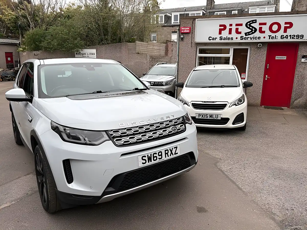 Used 2019 Land Rover Discovery Sport Se White - Interior and Exterior details 3