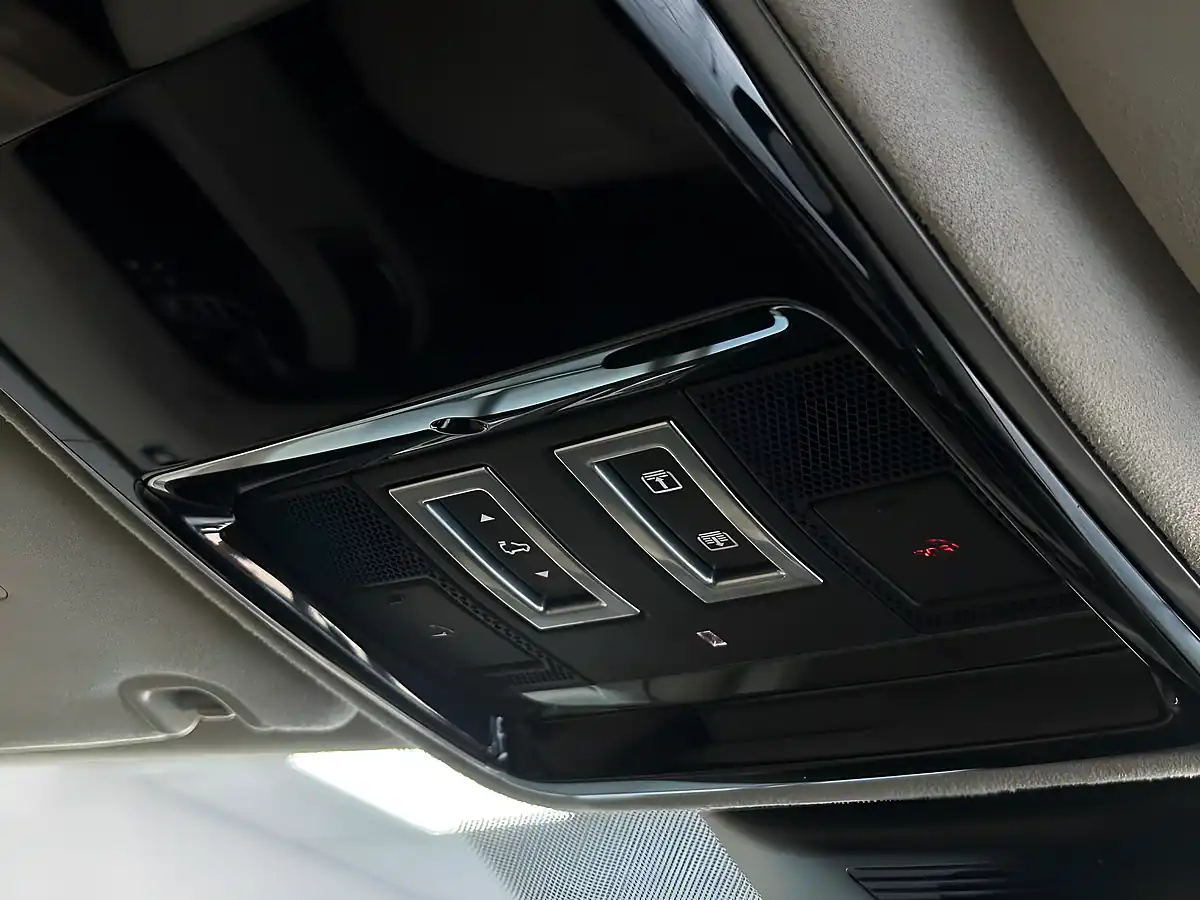 Used 2019 Land Rover Range Rover Autobiography Blue - Interior and Exterior details 17