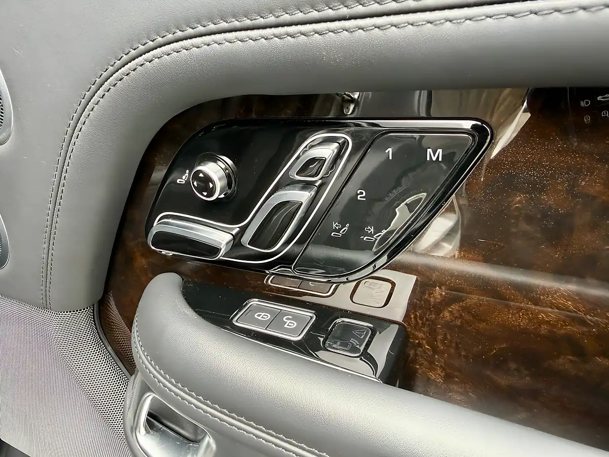Used 2019 Land Rover Range Rover Autobiography Corris Grey - Interior and Exterior details 13