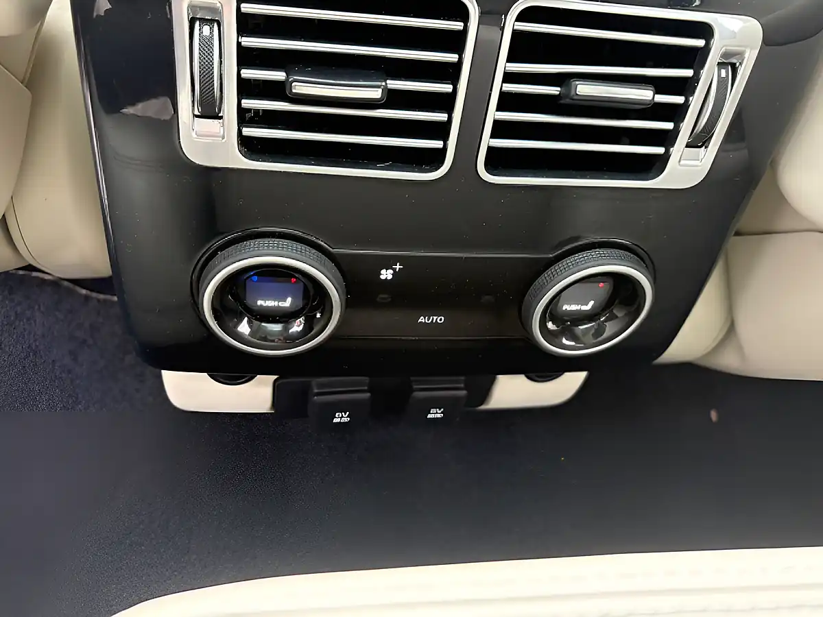 Used 2019 Land Rover Range Rover Autobiography Grey - Interior and Exterior details 4
