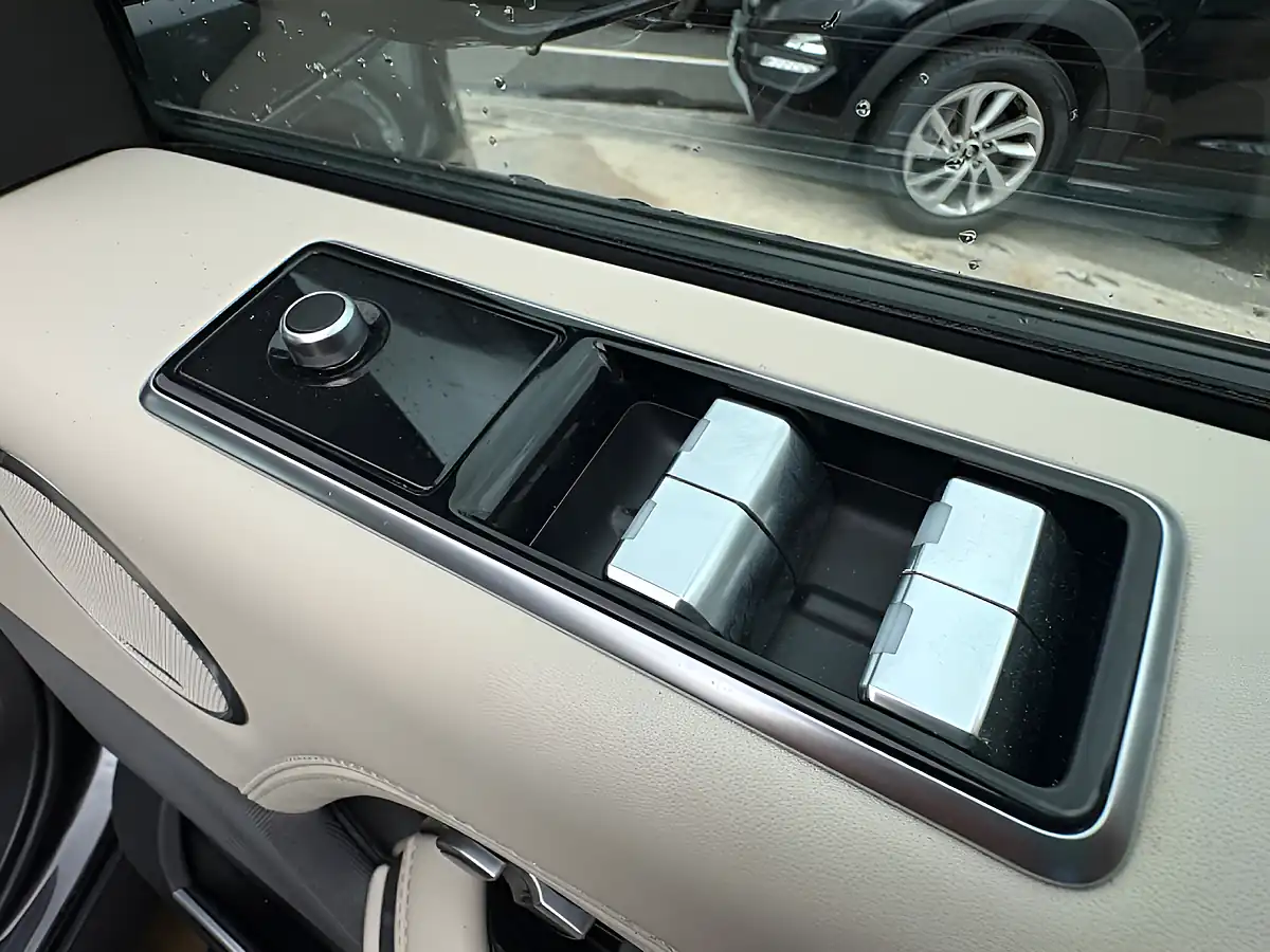 Used 2019 Land Rover Range Rover Autobiography Grey - Interior and Exterior details 9