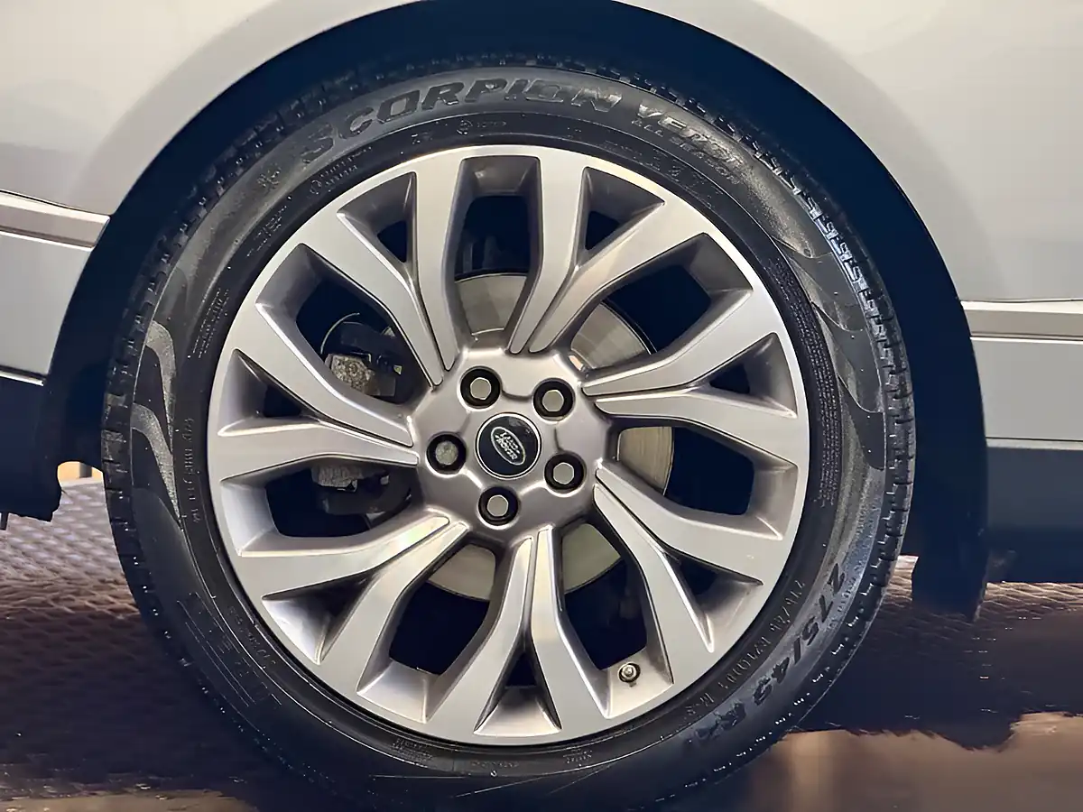 Used 2019 Land Rover Range Rover Autobiography Indus Silver - Interior and Exterior details 11