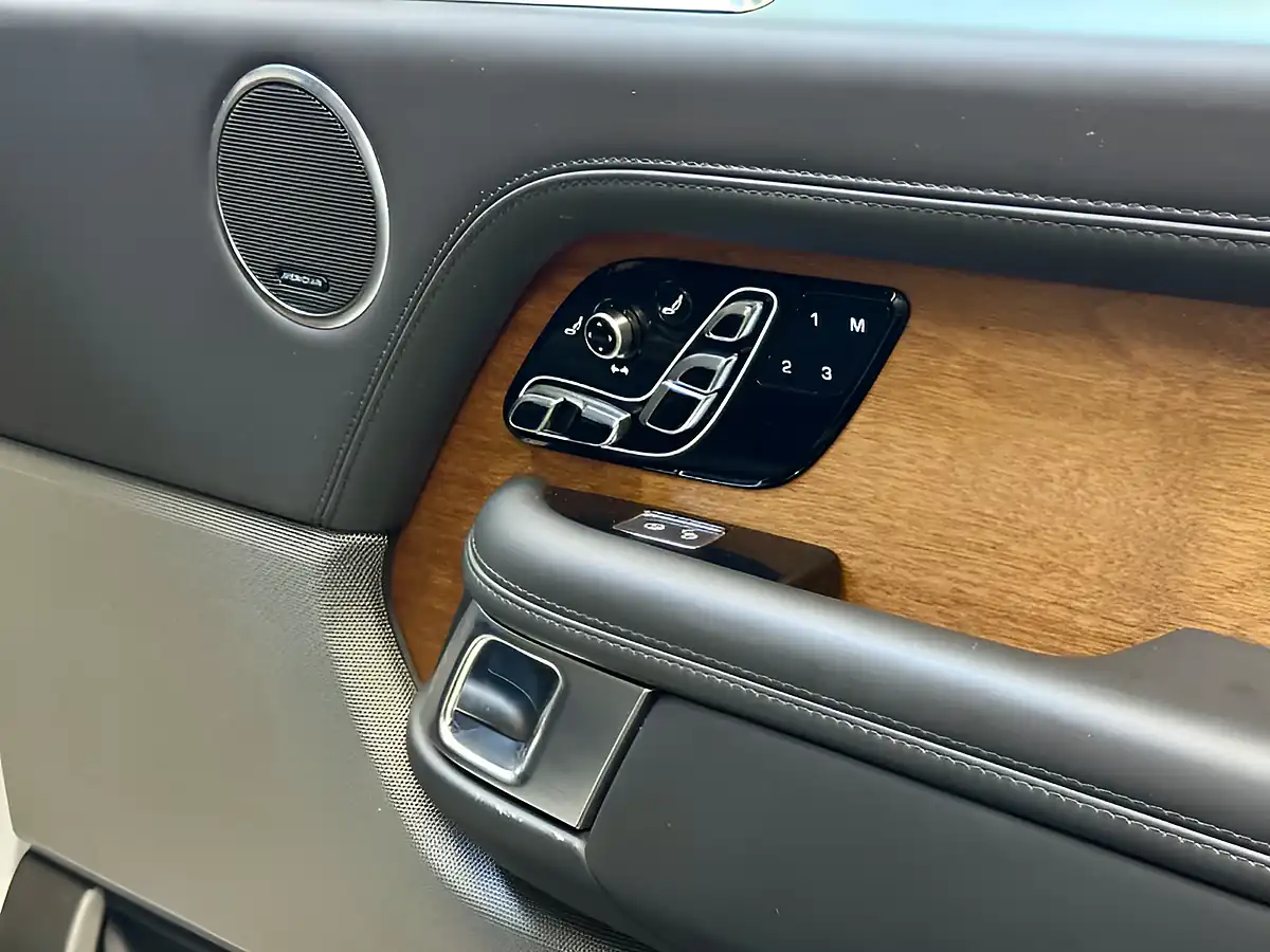 Used 2019 Land Rover Range Rover Autobiography Indus Silver - Interior and Exterior details 20