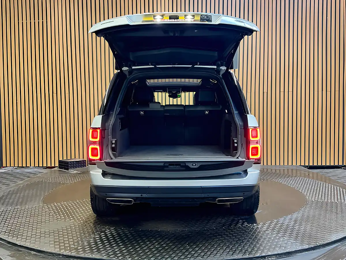 Used 2019 Land Rover Range Rover Autobiography Indus Silver - Interior and Exterior details 6