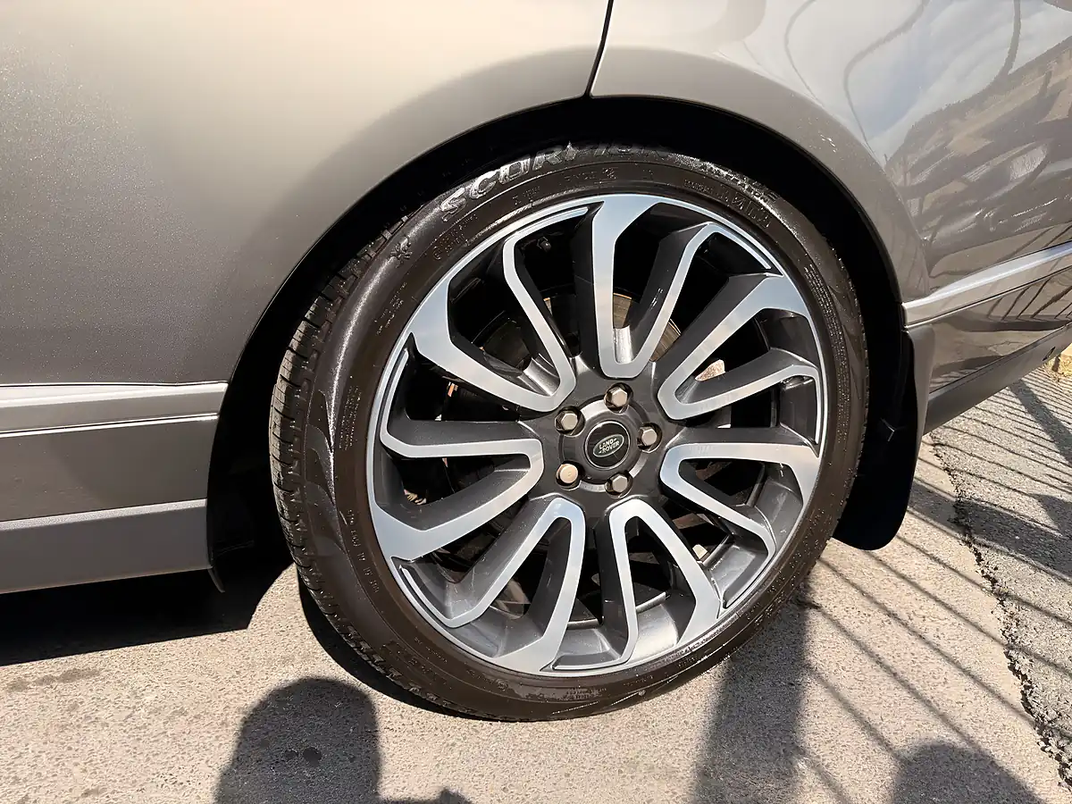 Used 2019 Land Rover Range Rover Autobiography Silicon Silver - Interior and Exterior details 11