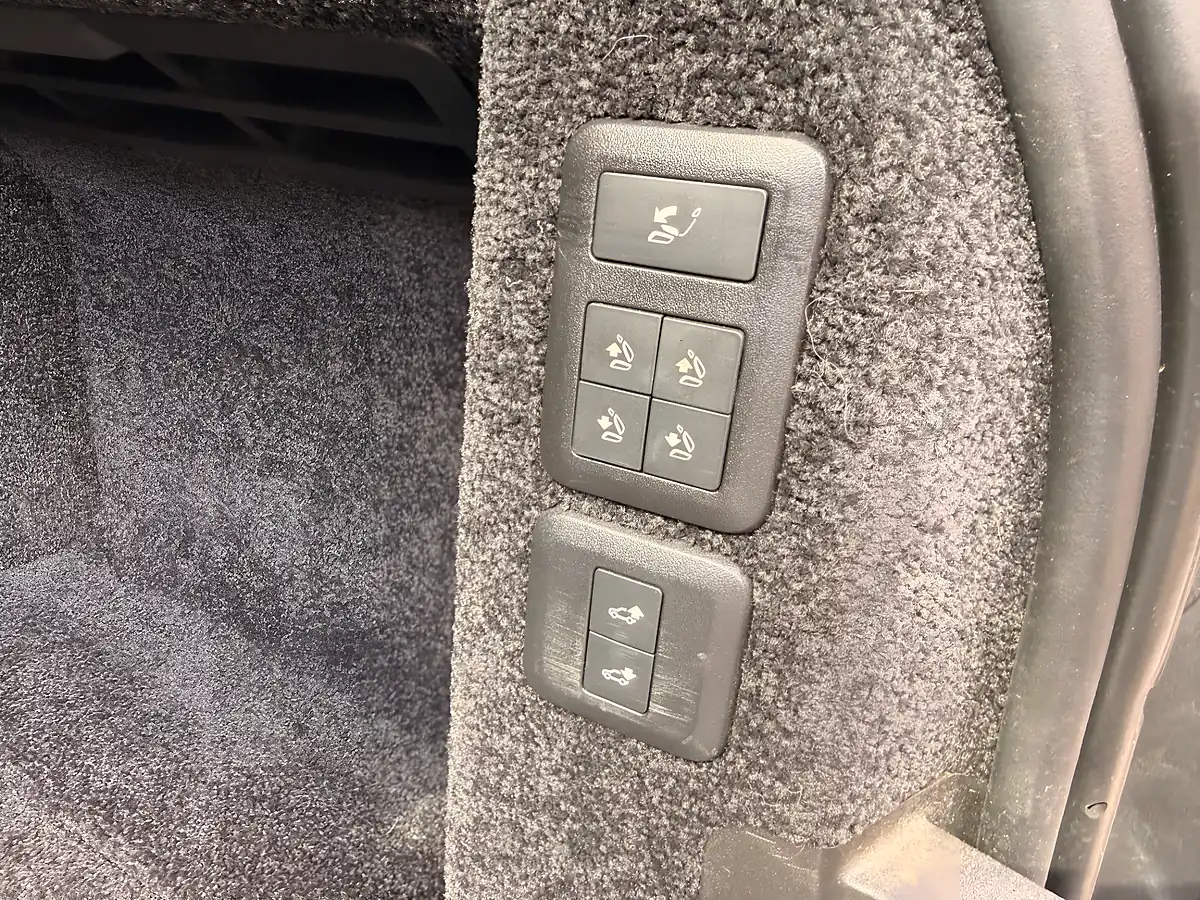 Used 2019 Land Rover Range Rover Autobiography Silicon Silver - Interior and Exterior details 13