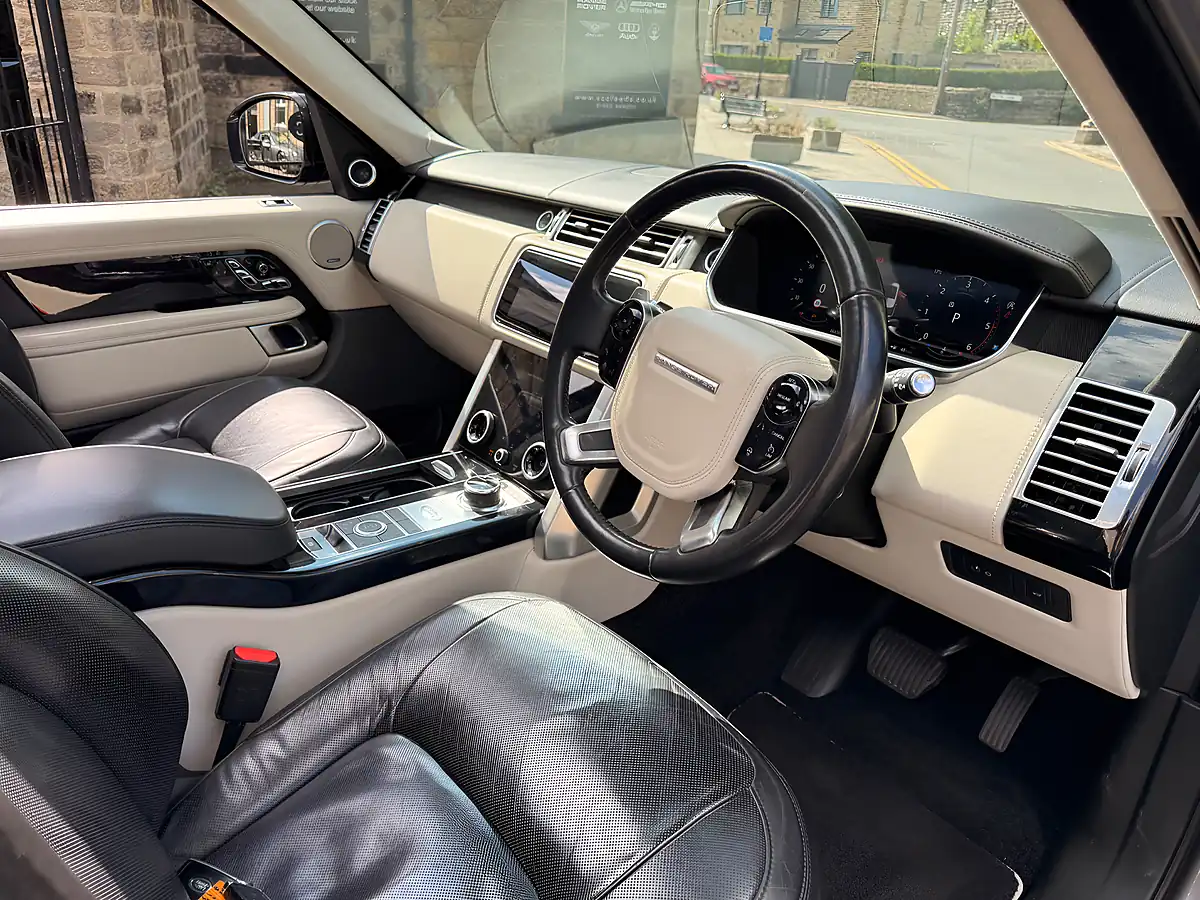 Used 2019 Land Rover Range Rover Autobiography Silicon Silver - Interior and Exterior details 15