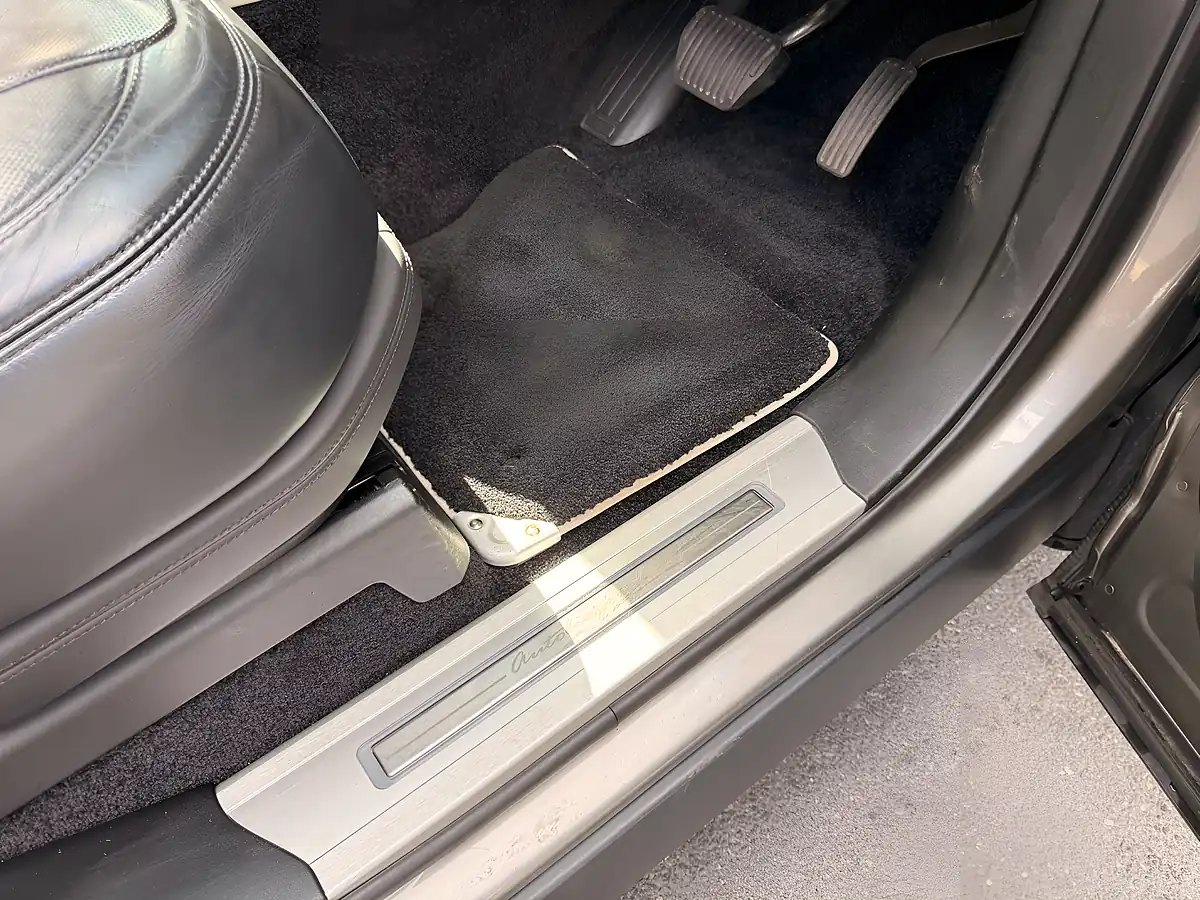 Used 2019 Land Rover Range Rover Autobiography Silicon Silver - Interior and Exterior details 16