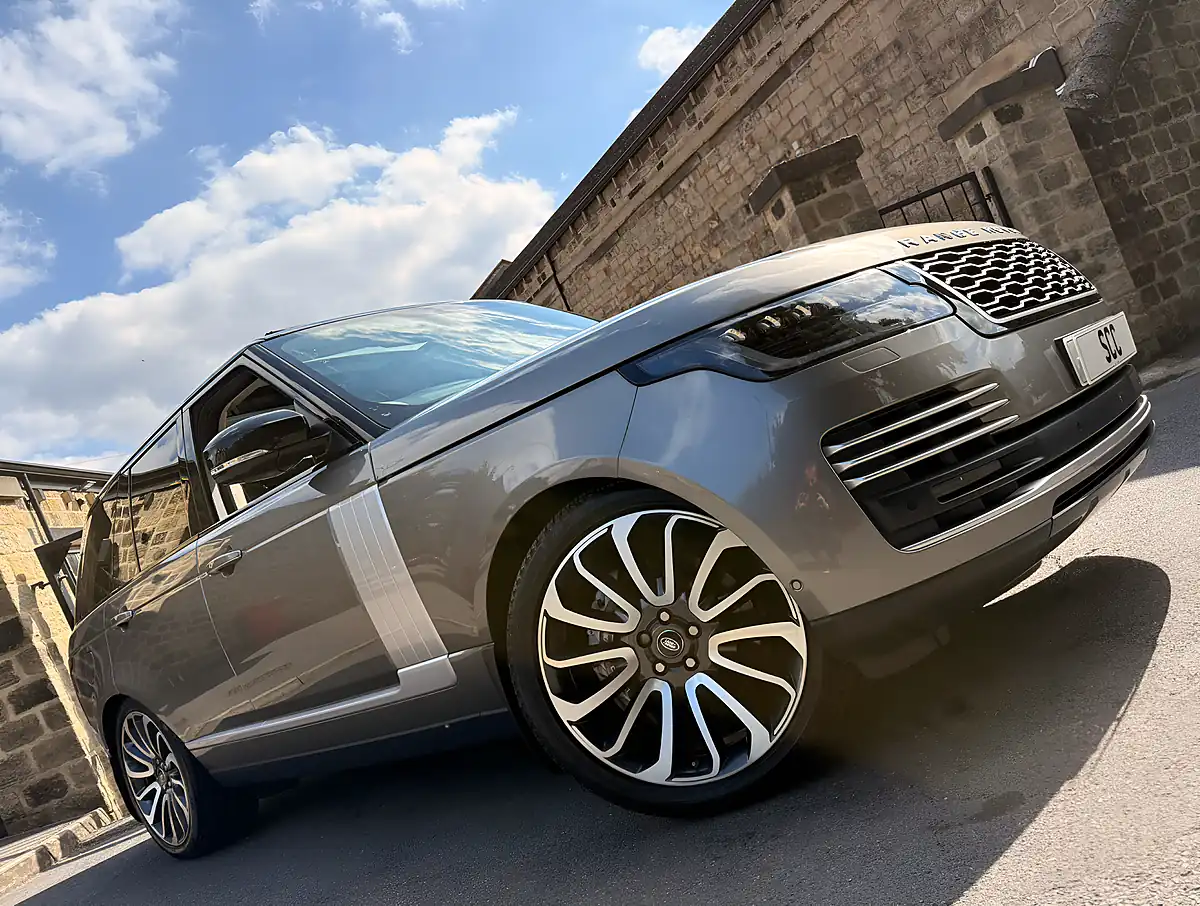 Used 2019 Land Rover Range Rover Autobiography Silicon Silver - Interior and Exterior details 4