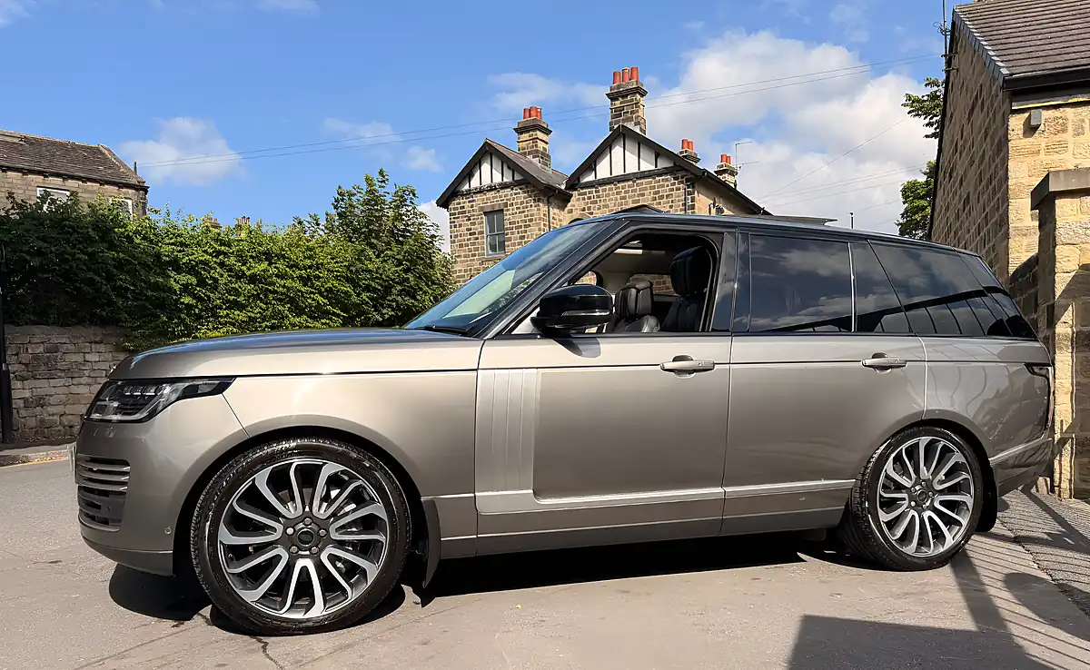 Used 2019 Land Rover Range Rover Autobiography Silicon Silver - Interior and Exterior details 9