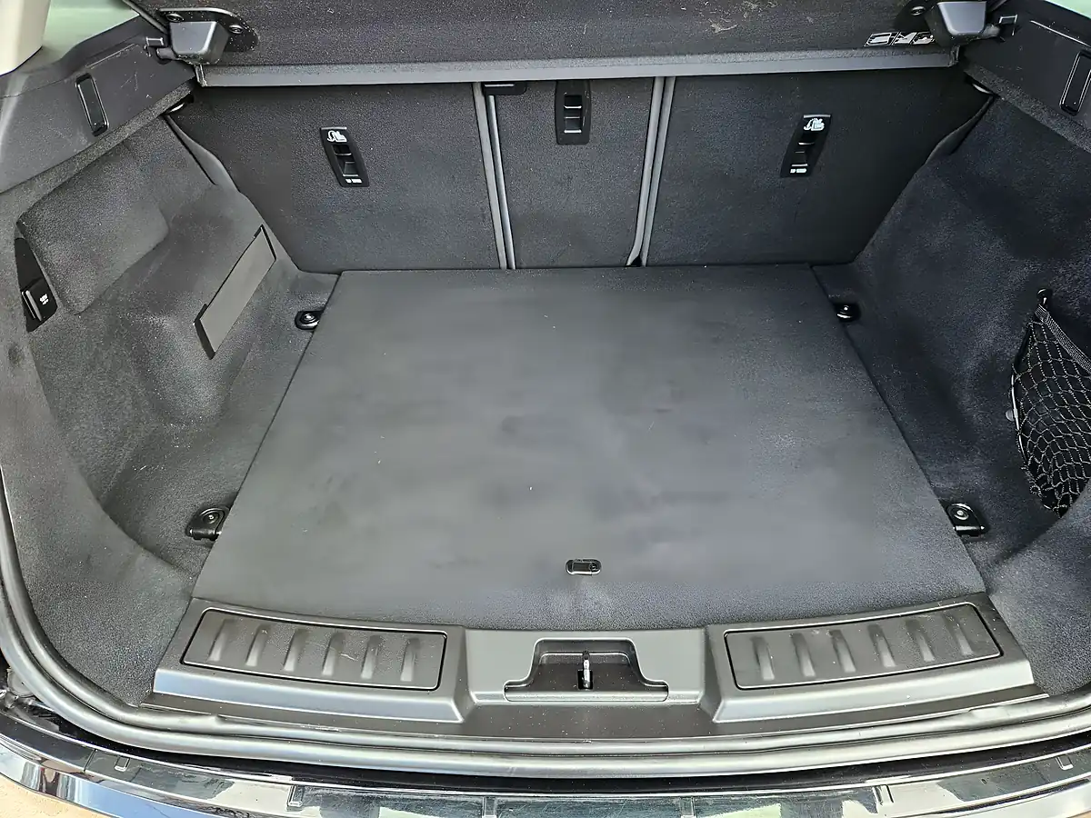 Used 2019 Land Rover Range Rover Evoque Black - Interior and Exterior details 11