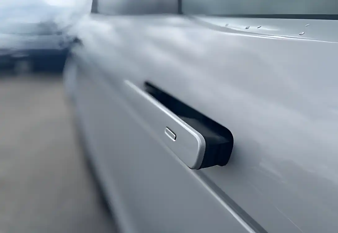 Used 2019 Land Rover Range Rover Evoque First Edition Seoul Pearl Silver - Interior and Exterior details 14