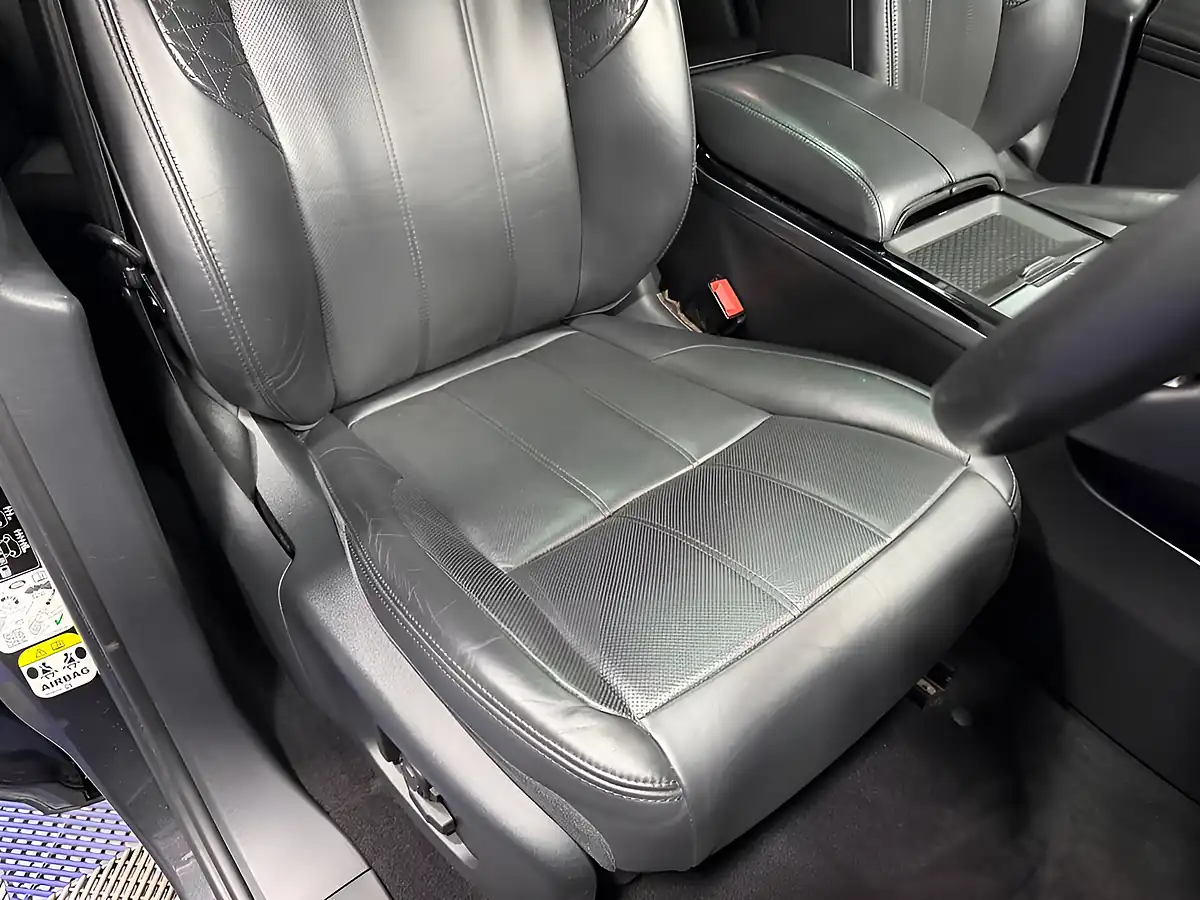 Used 2019 Land Rover Range Rover Evoque Hse Carpathian Grey - Interior and Exterior details 13