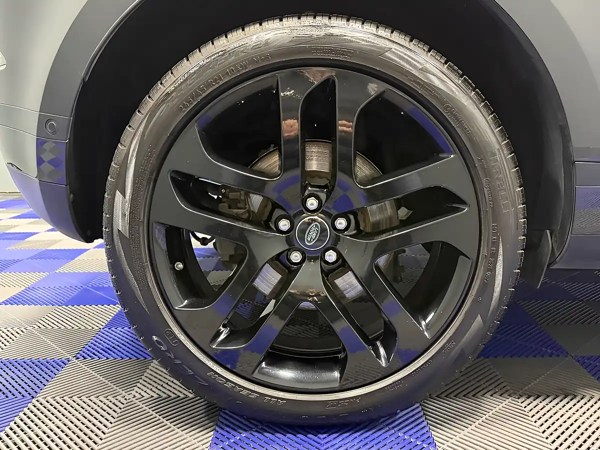 Used 2019 Land Rover Range Rover Evoque Hse Carpathian Grey - Interior and Exterior details 19