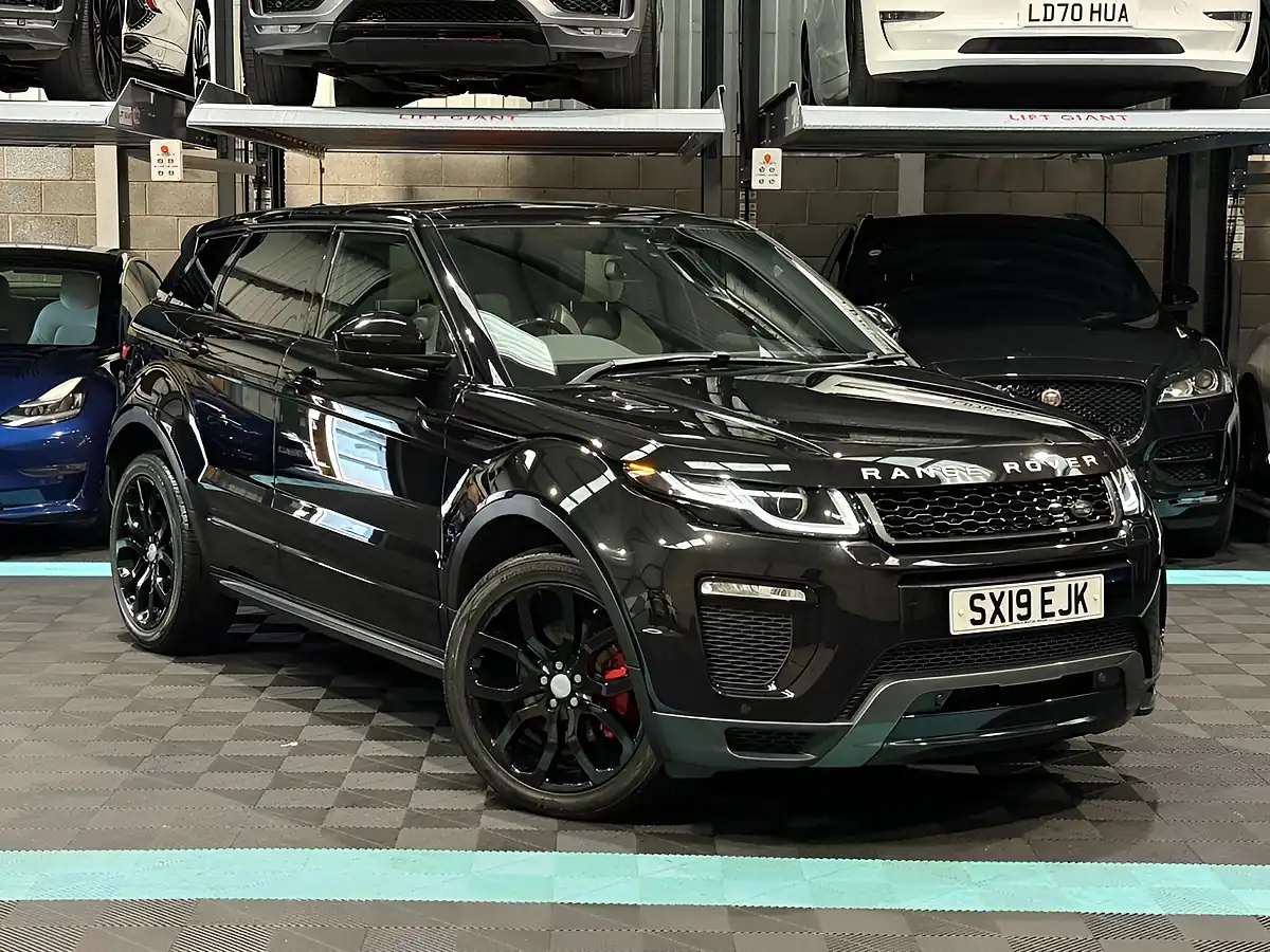 Used 2019 Land Rover Range Rover Evoque Hse Dynamic Black - Front View