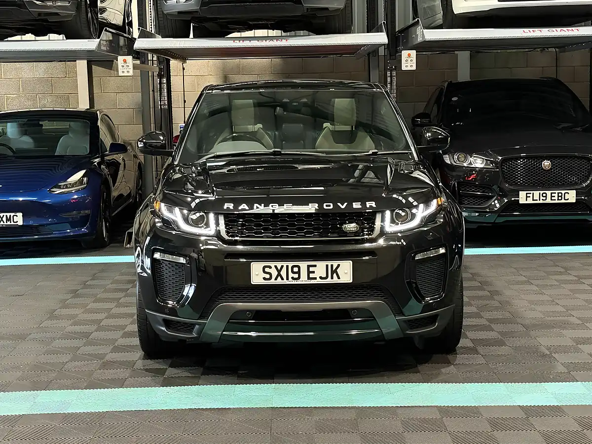 Used 2019 Land Rover Range Rover Evoque Hse Dynamic Black - Interior and Exterior details 4