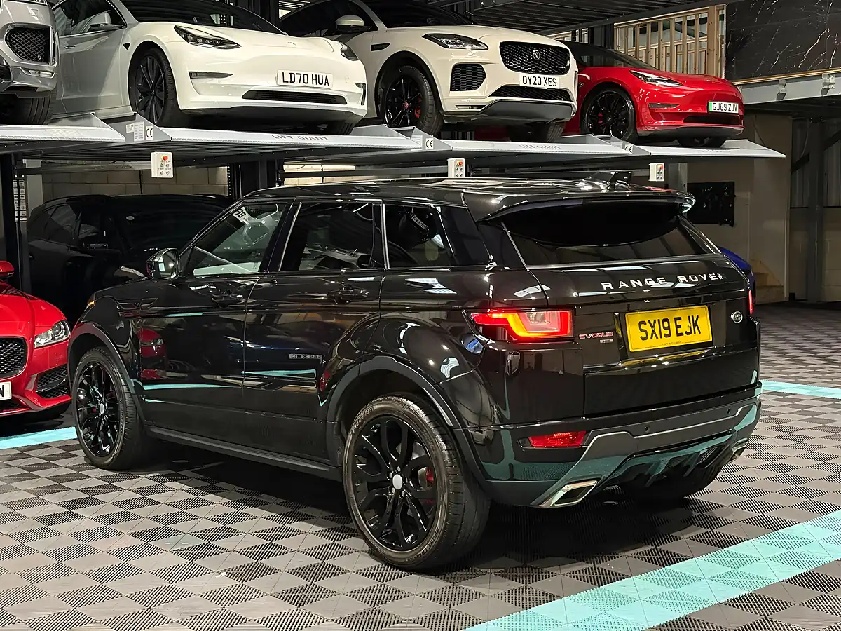 Used 2019 Land Rover Range Rover Evoque Hse Dynamic Black - Interior and Exterior details 7