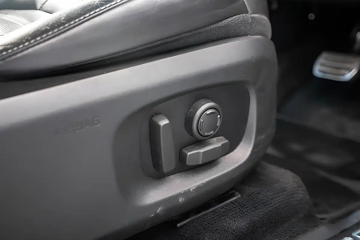 Used 2019 Land Rover Range Rover Evoque Hse Dynamic Blue - Interior and Exterior details 12