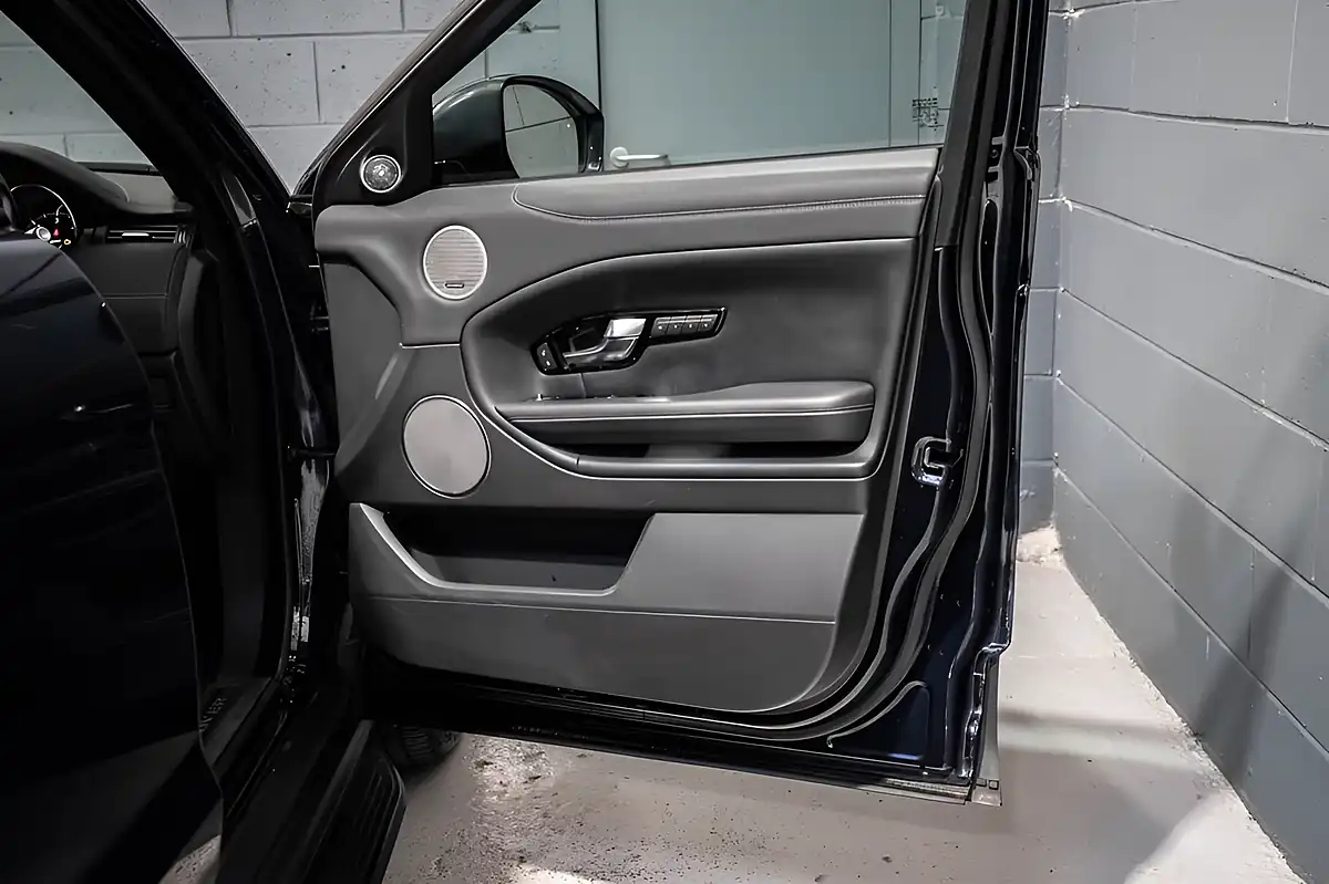 Used 2019 Land Rover Range Rover Evoque Hse Dynamic Blue - Interior and Exterior details 8