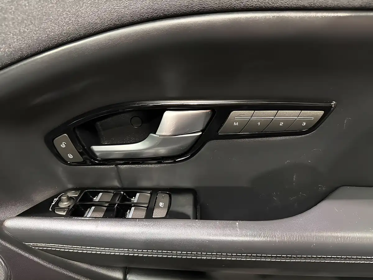 Used 2019 Land Rover Range Rover Evoque Hse Dynamic Grey - Interior and Exterior details 15